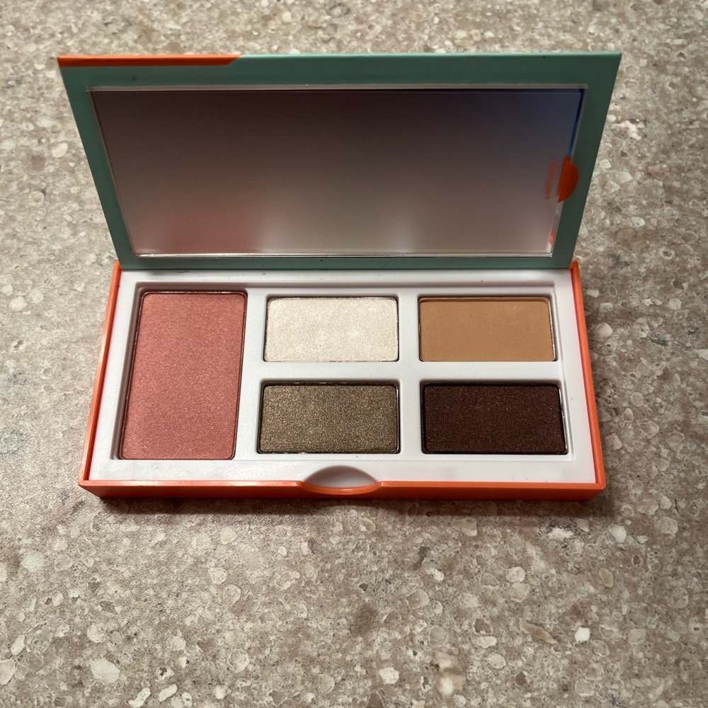 Clinique Limited Edition Eye and Cheek Palette